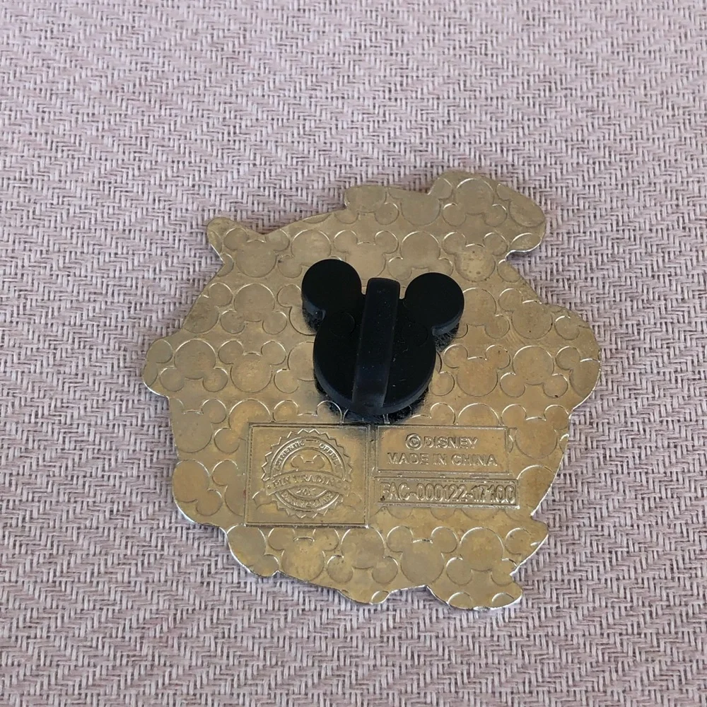 Disney Store Jake and the‎ Neverland Pirates 12'' & Pirates of the Caribbean Pin